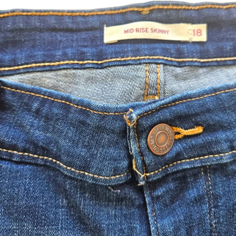 Levi’s Midrise Skinny Jeans- size 18 - Picture 6 of 6